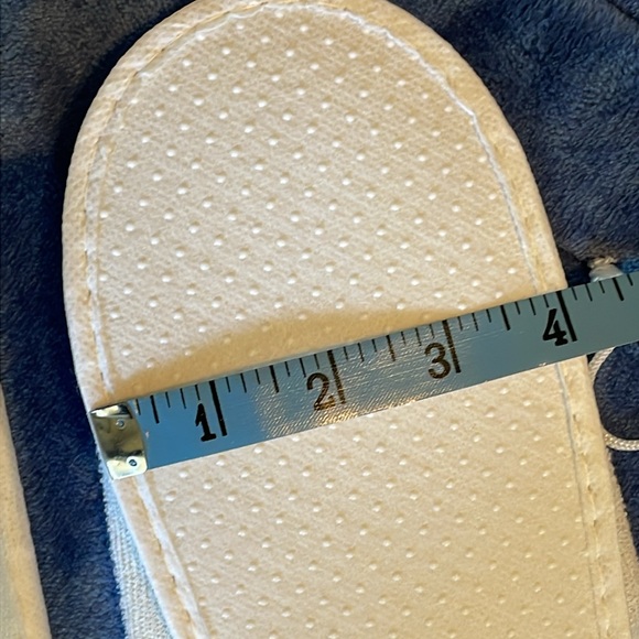 Disney Hong Kong Hollywood Hotel slippers and paper coaster and bag. - Picture 7 of 8